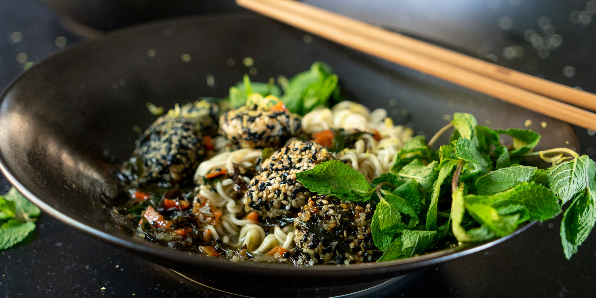 Eskort Hot Sesame Seed Meatballs with Noodles Eskort