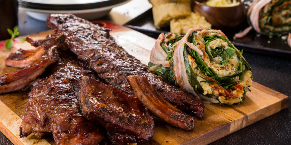 Marinated loin rib with stuffed spinach and corn bread