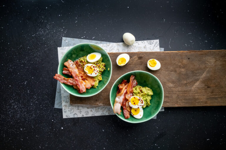 Eskort Spicy Avo & Crispy Bacon Breakfast Bowl Eskort